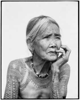 Jake-Verzosa-Série-22Les-dernières-femmes-tatouées-de-Kalinga22-2009-2013--282x350 MERIGNAC PHOTOGRAPHIC FESTIVAL ART 