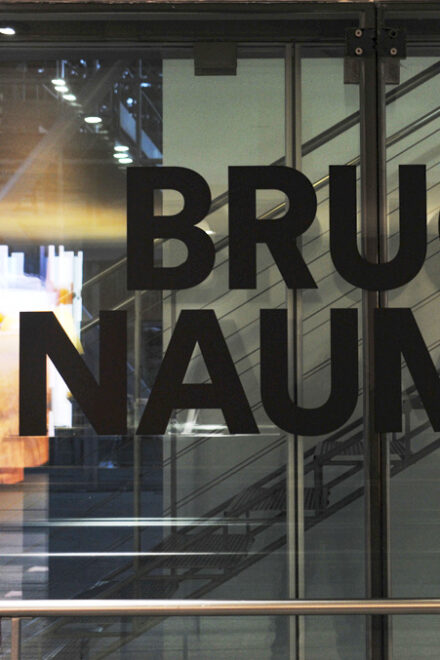 Bruce-Nauman-Fondation-Cartier1-440x660 Reportages photo Expositions, Concerts, Opéra, Festivals... 