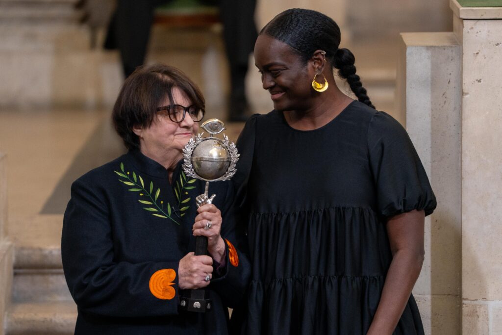 Installation-Francoise-Huguier-Credit-Edouard-Brane-10-1024x683 OCTOBRE ROUGE PHOTOGRAPHIE 