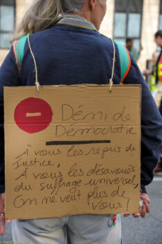 Manif-2_Octobre25-6-233x350 Manif-2_Octobre25-6 