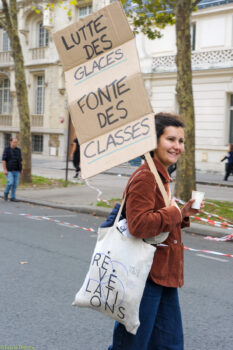 Manif-2_Octobre25-7-233x350 Manif-2_Octobre25-7 